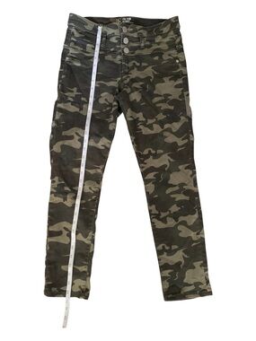 No Boundaries Juniors Mid Rise Skinny 9 Camo Jeans Green
